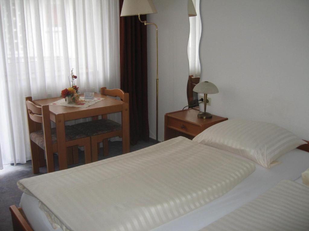 Hotel Alt-Holzhausen 바트피르몬트 객실 사진